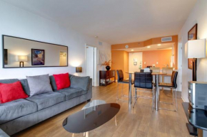 Alexander 1209 Beachfront condo with 2 pools , beach access, sauna, stores